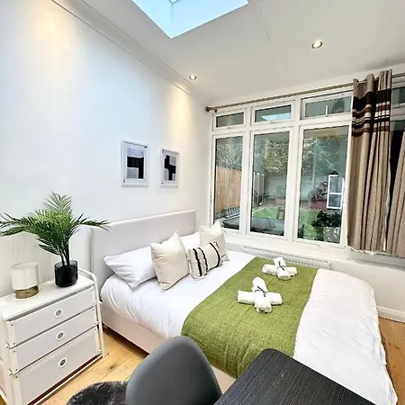 Modern Room In Spacious Home